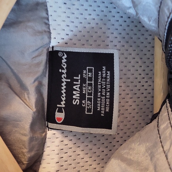 Champion Windbreaker - Picture 4 of 7